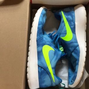 Nike Rosherun MENS size 12